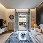 Apartment Terrazza D'oro - Large Terrace And Free Parking Modena