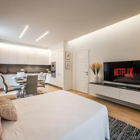 Terrazza D'oro - Large Terrace And Free Parking Modena