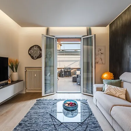 Apartment Terrazza D'oro - Large Terrace And Free Parking Modena