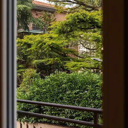 Apartment Terrazza D'oro - Large Terrace And Free Parking Modena