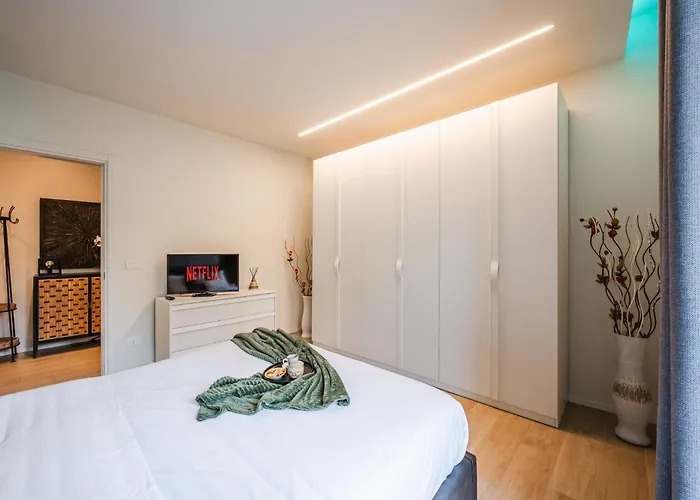 Terrazza D'oro - Large Terrace And Free Parking Modena