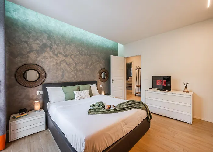 Apartment Terrazza D'oro - Large Terrace And Free Parking Modena