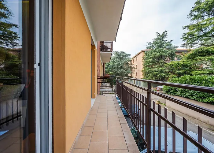 Terrazza D'oro - Large Terrace And Free Parking Modena